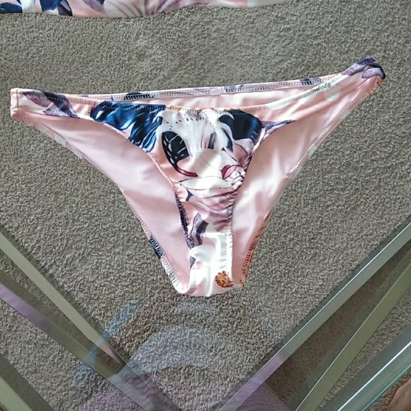 Bathing suit - Picture 2 of 4